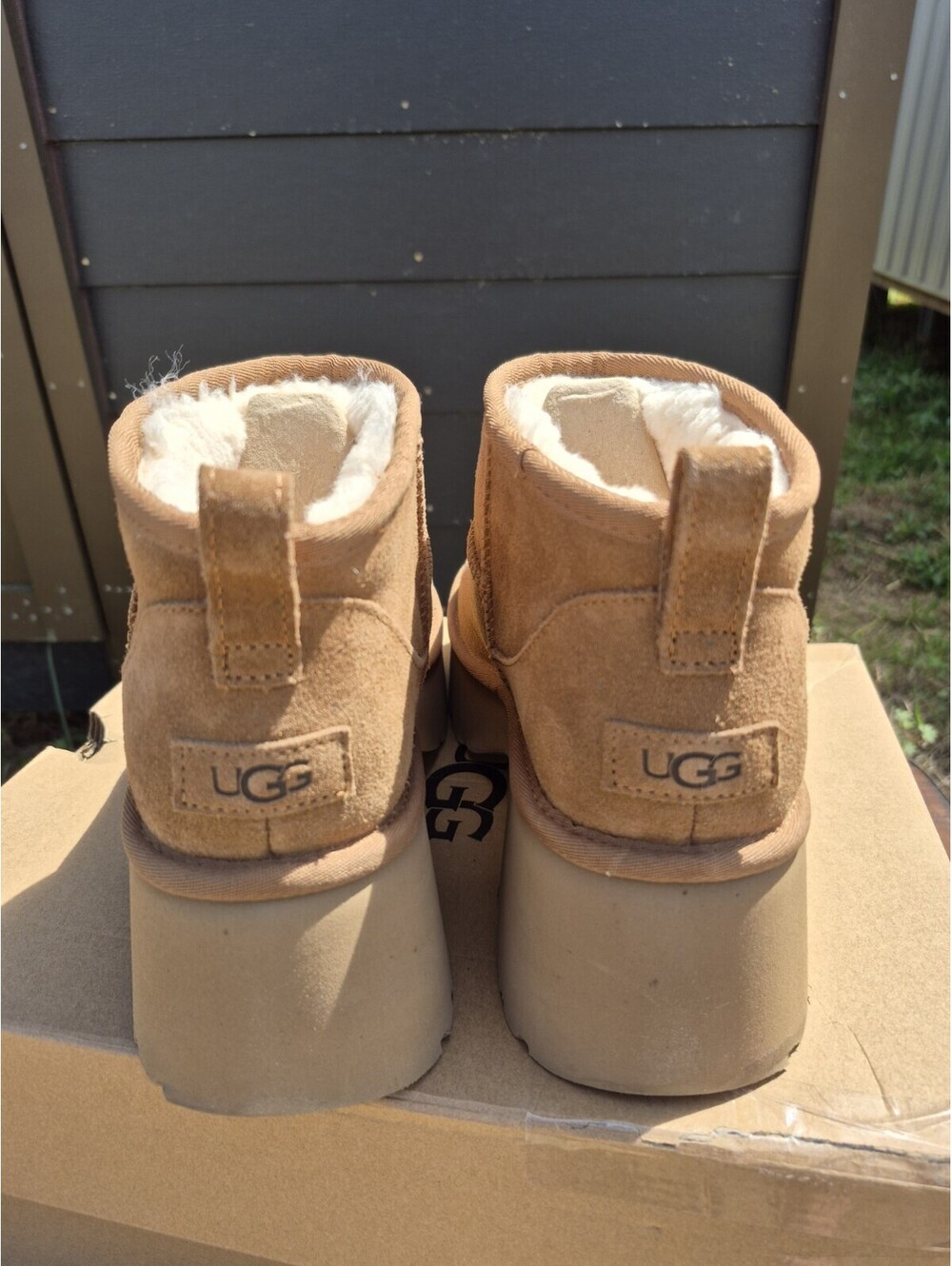 UGG Classic Ultra Mini Sand Boot Bootie Womens US Size 12 Suede $160  Platform - Picture 3 of 10